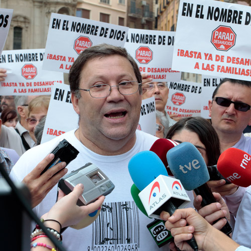 Joaquín Sánchez, the priest of the evicted