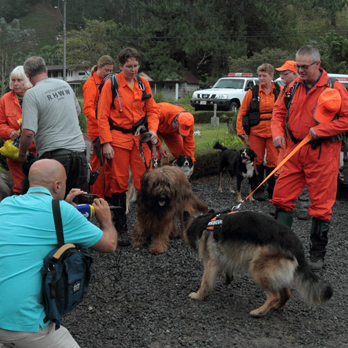 Journalist John Heuvel of the Telegraaf newspaper taking pictures of a rescue dog team in Panama.